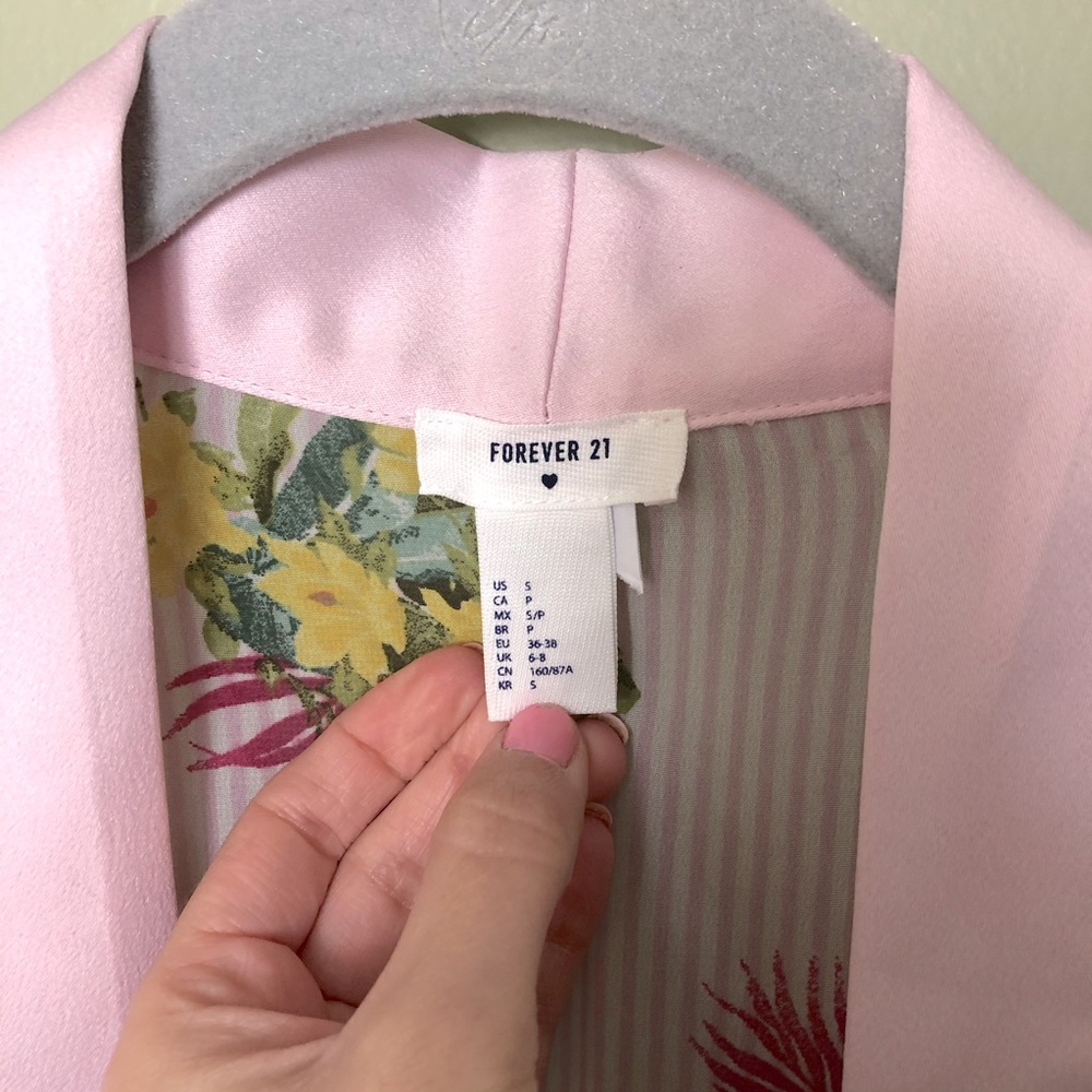 Tropical Pink Robe - Picture 2 of 5